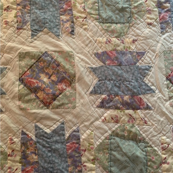 Hand Sewn Vintage Quilt Large Size ~96x86 - Picture 4 of 10